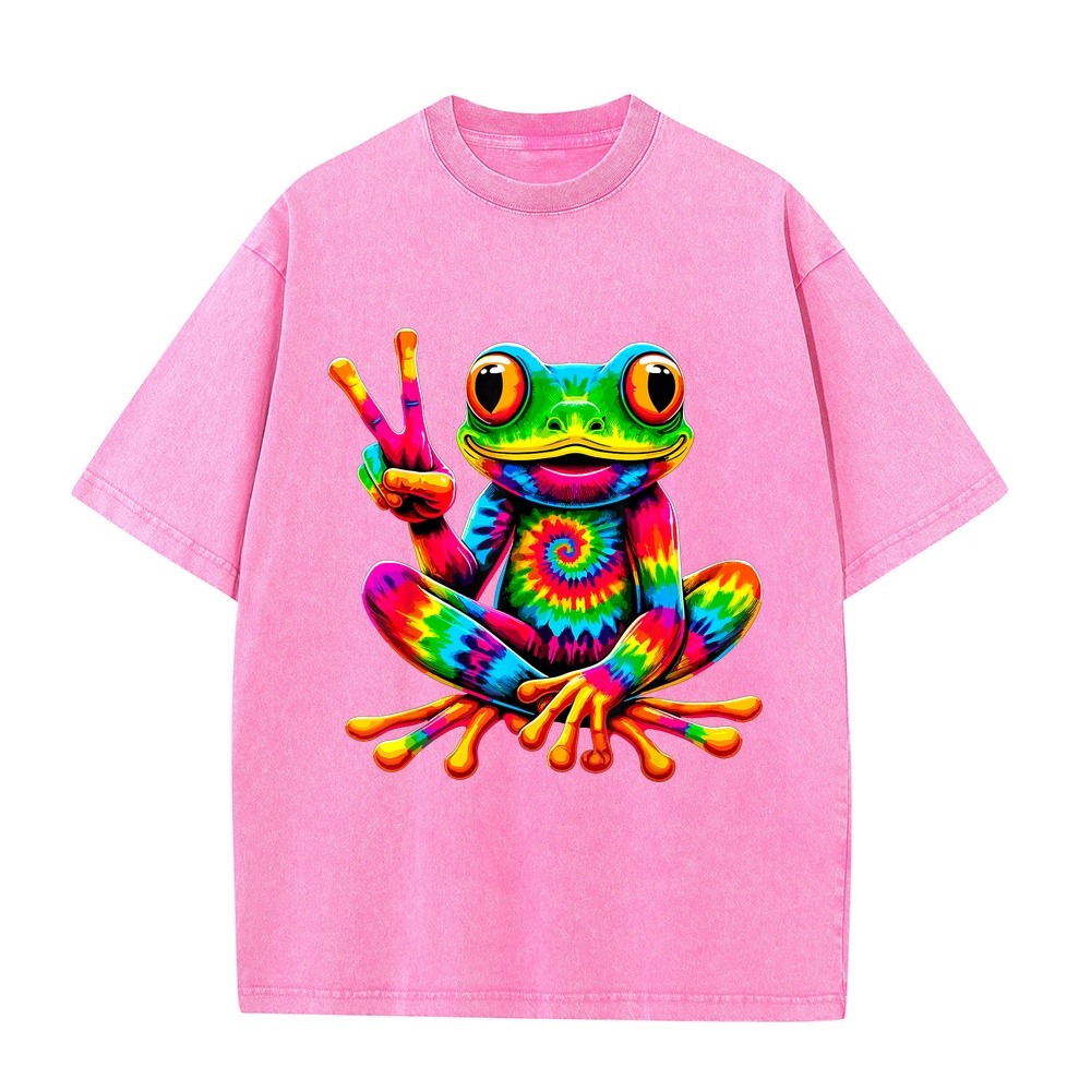Summer Clothing Staples - タイダイ柄の蛙と平和のシンボルがプリントされた、ヒッピー風の半袖Tシャツ。赤い色で、男女兼用で贈り物にも最適。ワードローブに欠かせない、綿素材の定番アイテム。